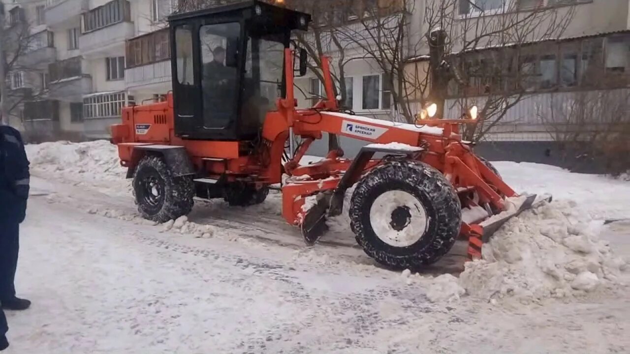 Трактор ГБУ Жилищник. ГБУ Жилищник трактористы. Тракторист ГБУ Москва. Трактор ГБУ СВАО. Работа трактористом в москве и области вахта