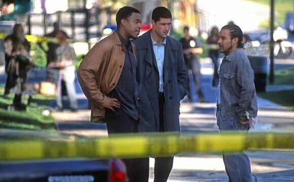 майкл ирби в роли полицейского фильмы. говорящая с призраками 2002. мэттью фокс говорящая с призраками. Lynn collins braless. линн коллинз.