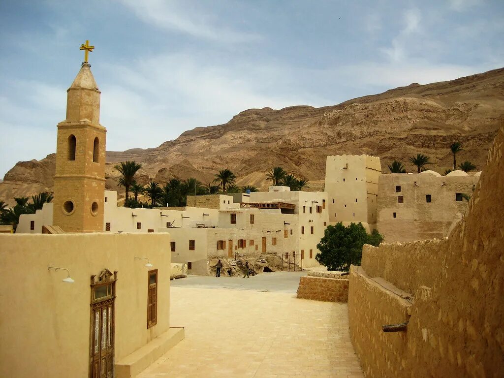 Монастырь святого антония хургада фото. Монастыри святого антония и святого павла. Монастырь святого павла в египте. Монастырь святого павла в египте. Монастырь святого антония (египет).