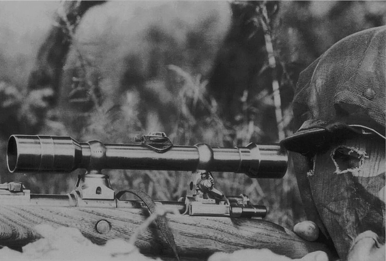 Прицел вов. Немецкие Снайперы второй мировой войны. Маузер к98 снайпер 2 мировая. Немецкий снайпер 1941. Солдат с Mauser 98k.