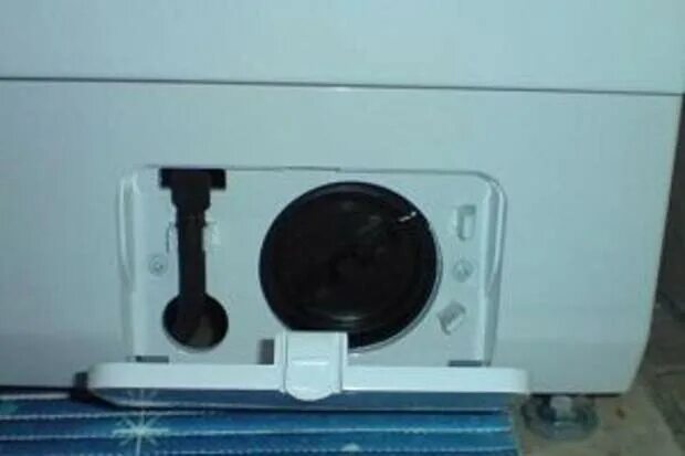 Сливной фильтр стиральной машины самсунг. Как открыть фильтр в стиральной машине lg. Где находится фильтр в стиральной машине lg. Крышка сливного фильтра стиральной машины lg wd 1070fb. Где находится фильтр в стиральной машине lg.