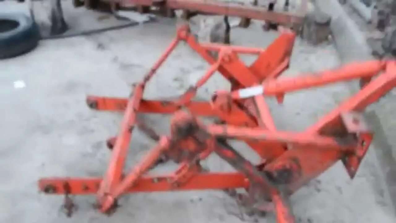 Как сделать заднюю навеску на трактор. Навеска на трактор т 16. задняя навеска на т 16. навесное на хтз т16. т-16 трактор навесное оборудование плуг.