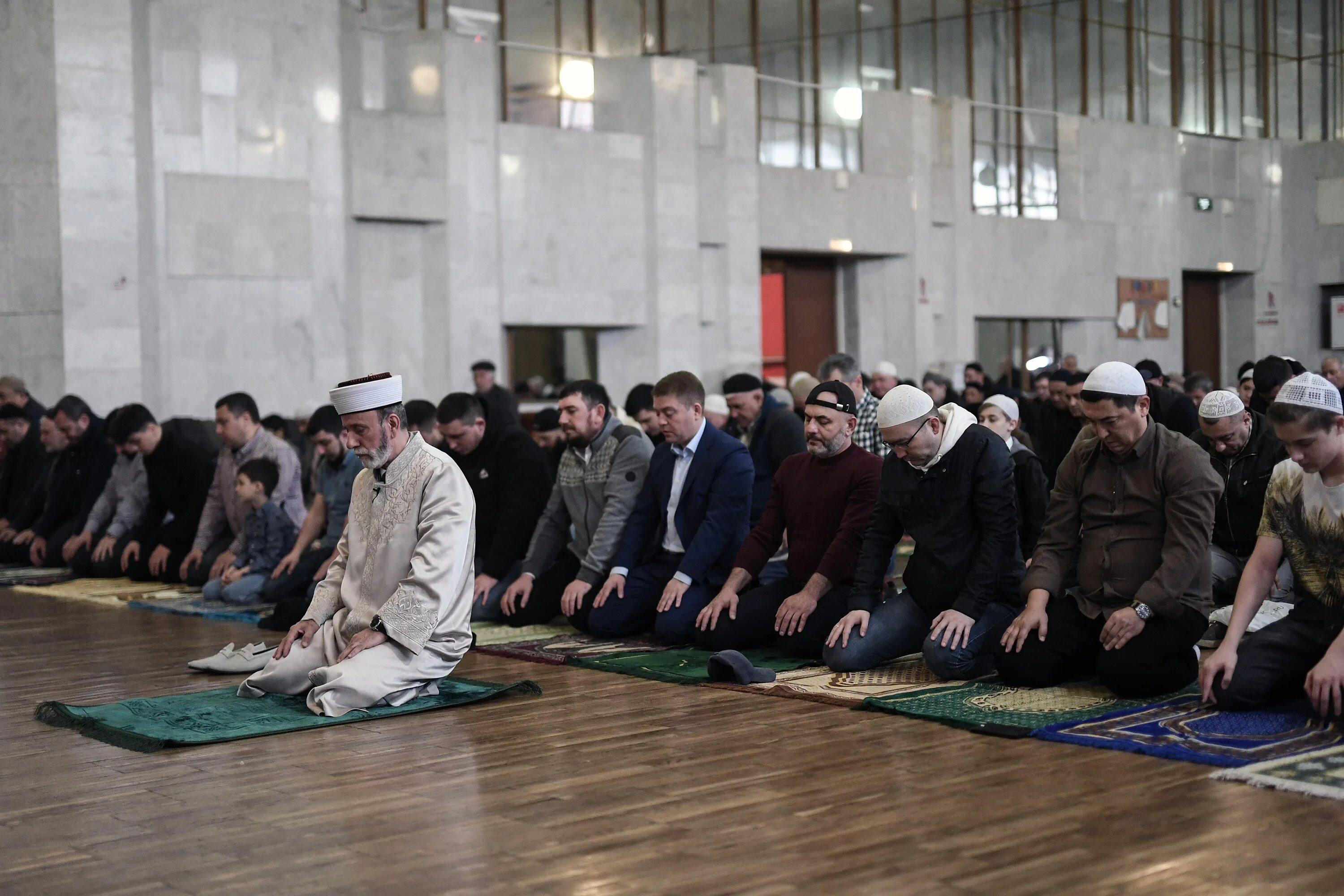 Какой мусульманский праздник сегодня отмечают. Ураза-байрам 2023 в Москве. Ураза-байрам в Москве муфтий 2023. Праздники Ислама Ураза байрам. Мусульмане отмечают праздник Ураза-байрам.