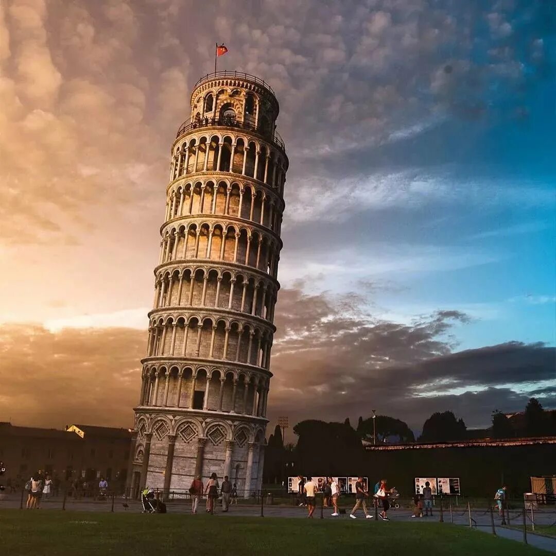 Город где башня. Пизанская башня Италия. Достопримечательности Италии Пизанская башня. Падающая Пизанская башня. Пизанская (Падающая) башня (Пиза, Италия).
