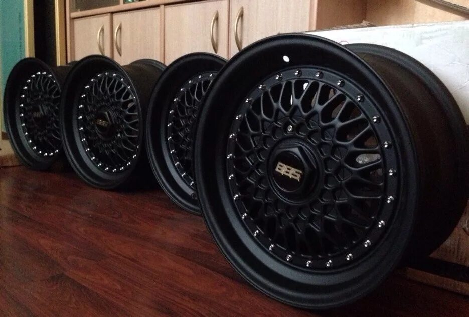 Диск автомобильный радиус 14. BBS RS r15. BBS r17 черные. BBS RS 15. Литье ббс r15.