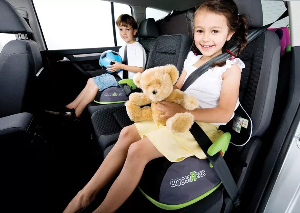Каким детям нужно кресло в машине. Бустер-рюкзак Trunki BOOSTAPAK. Транки рюкзак автокресло. Кресло для детей в машину. Автокресло для детей в машине.