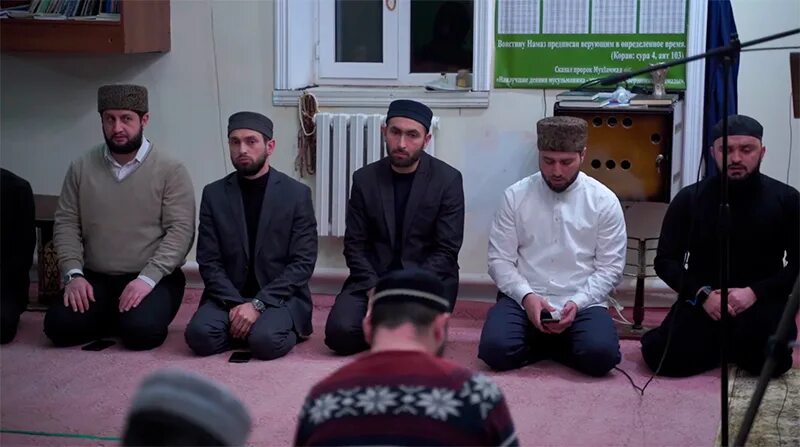 Джума мечеть дербент шииты. Имам мечети абдуля дербент. Село усухчай докузпаринского района. Имамы дербента. Имамы дербента.