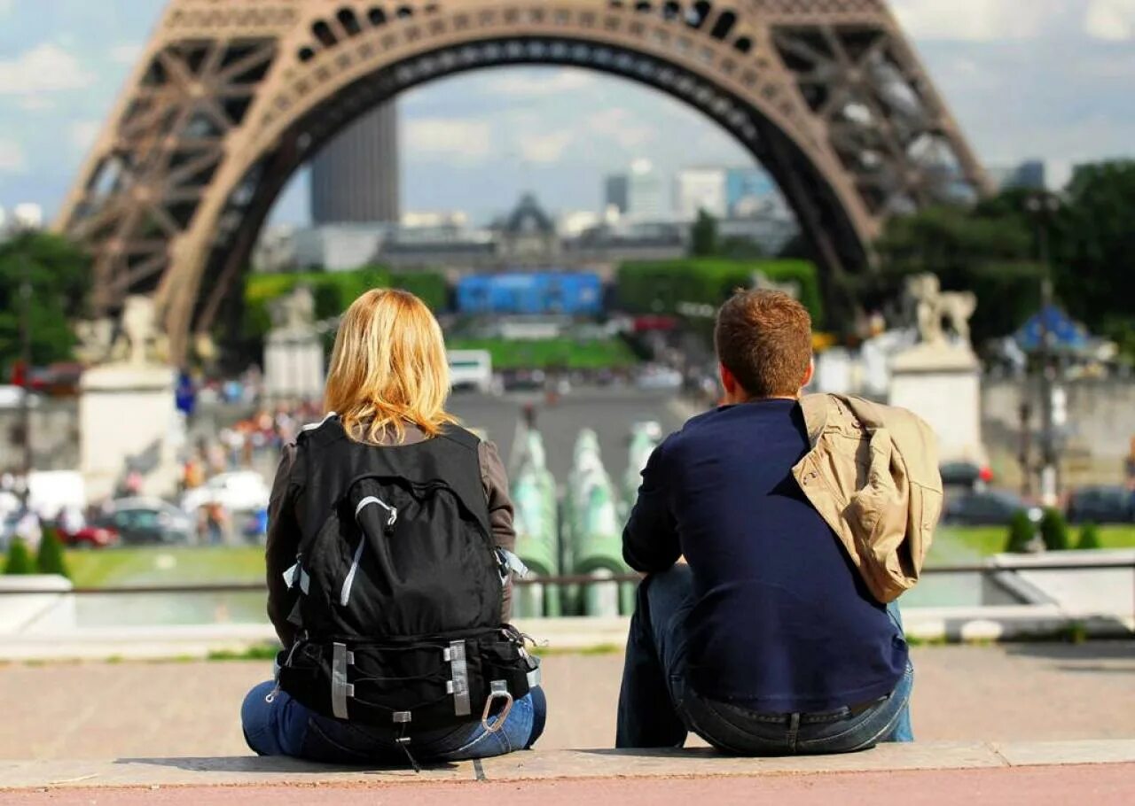 Экскурсионные страны. Туристы в Европе. Туризм в городе. Городской туризм. Туристы в Париже.