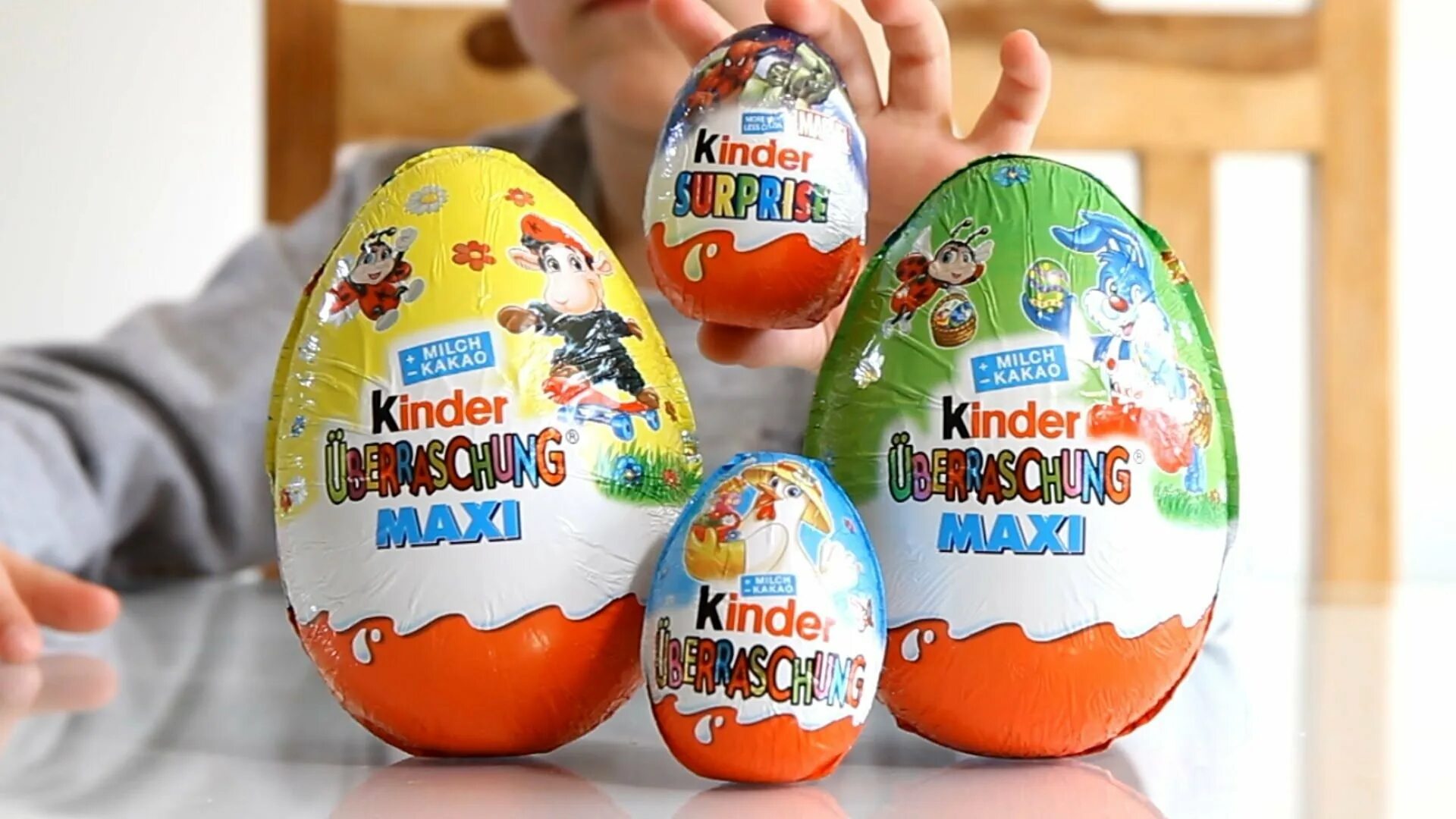 Киндер стоимость. Киндер сюрприз. Киндеры сюрпризы. Kinder сюрприз. Шоколадное яйцо Киндер сюрприз.