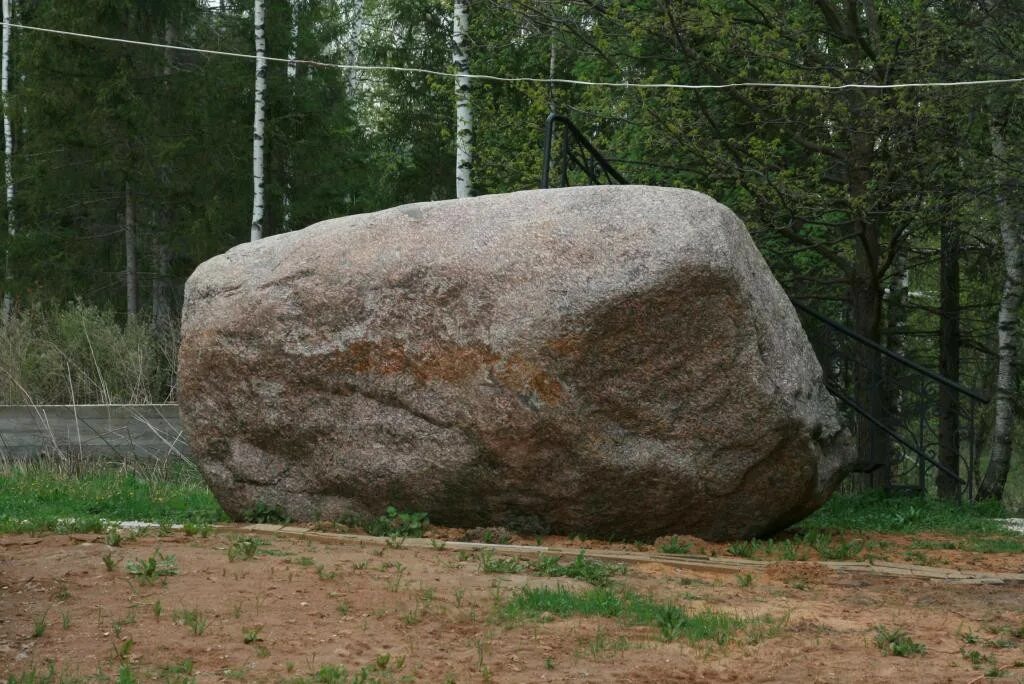 Как называют большие камни