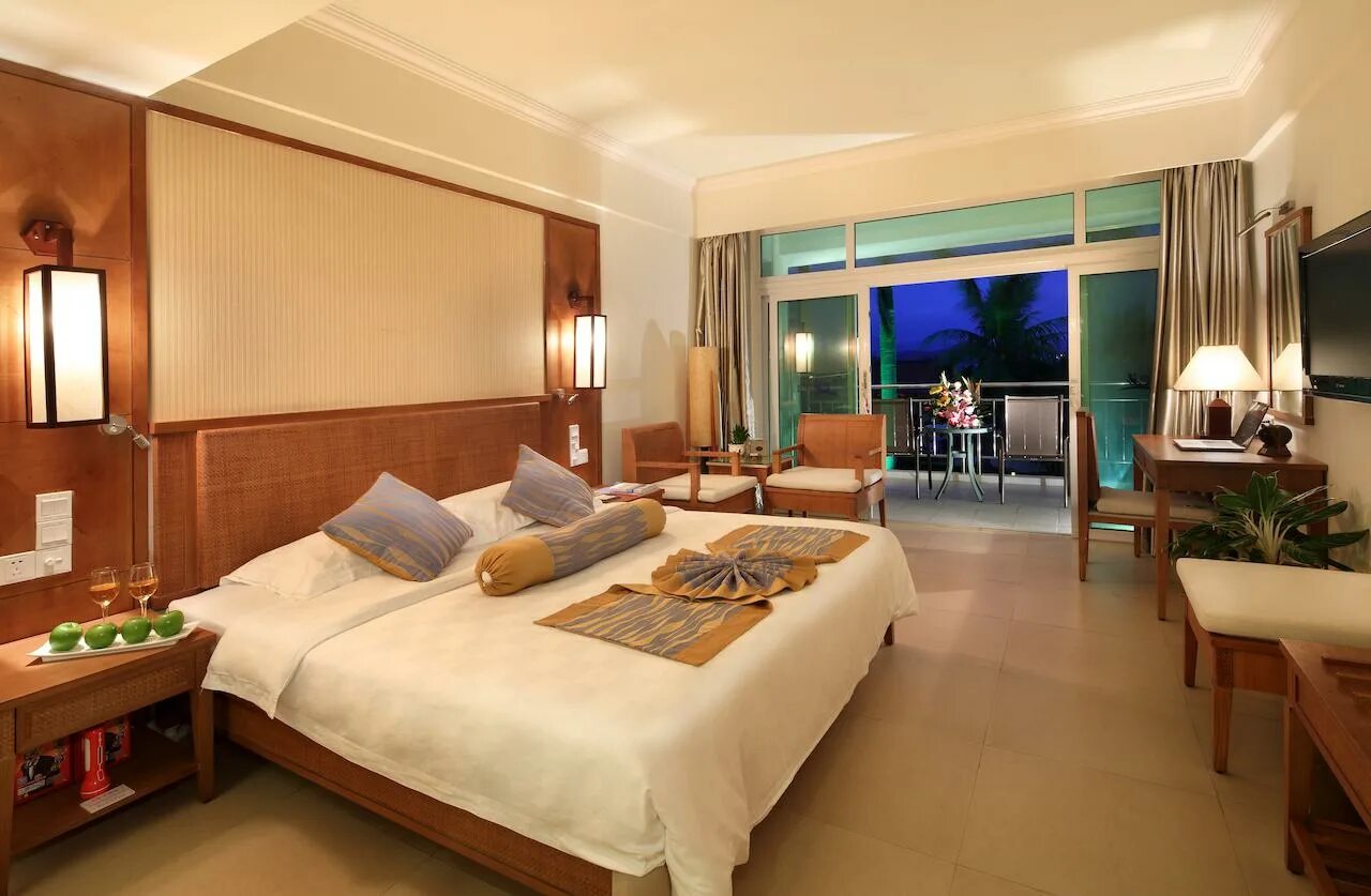 Liking resort sanya 4. Отель Ликинг Хайнань. Отель Хайнань Санья liking Resort. Sanya Tsingneng Landscape Coastal Hotel 4*. Отели Хайнань Дадунхай Санья 4 звезды.