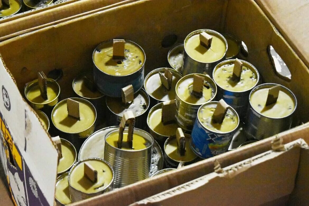 Правильная окопная свеча из парафина. Окопная свеча своими руками. Окопные свечи из банок. Блиндажная свеча своими руками. Блиндажные свечи своими руками в домашних.