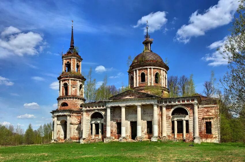 Усадьба смоленское ярославская область. Храм Вознесения село Елпатьево. Храм Вознесения Господня в селе Елпатьево Ярославской области. Елпатьево Переславль Залесский. Усадьба в Елпатьево.