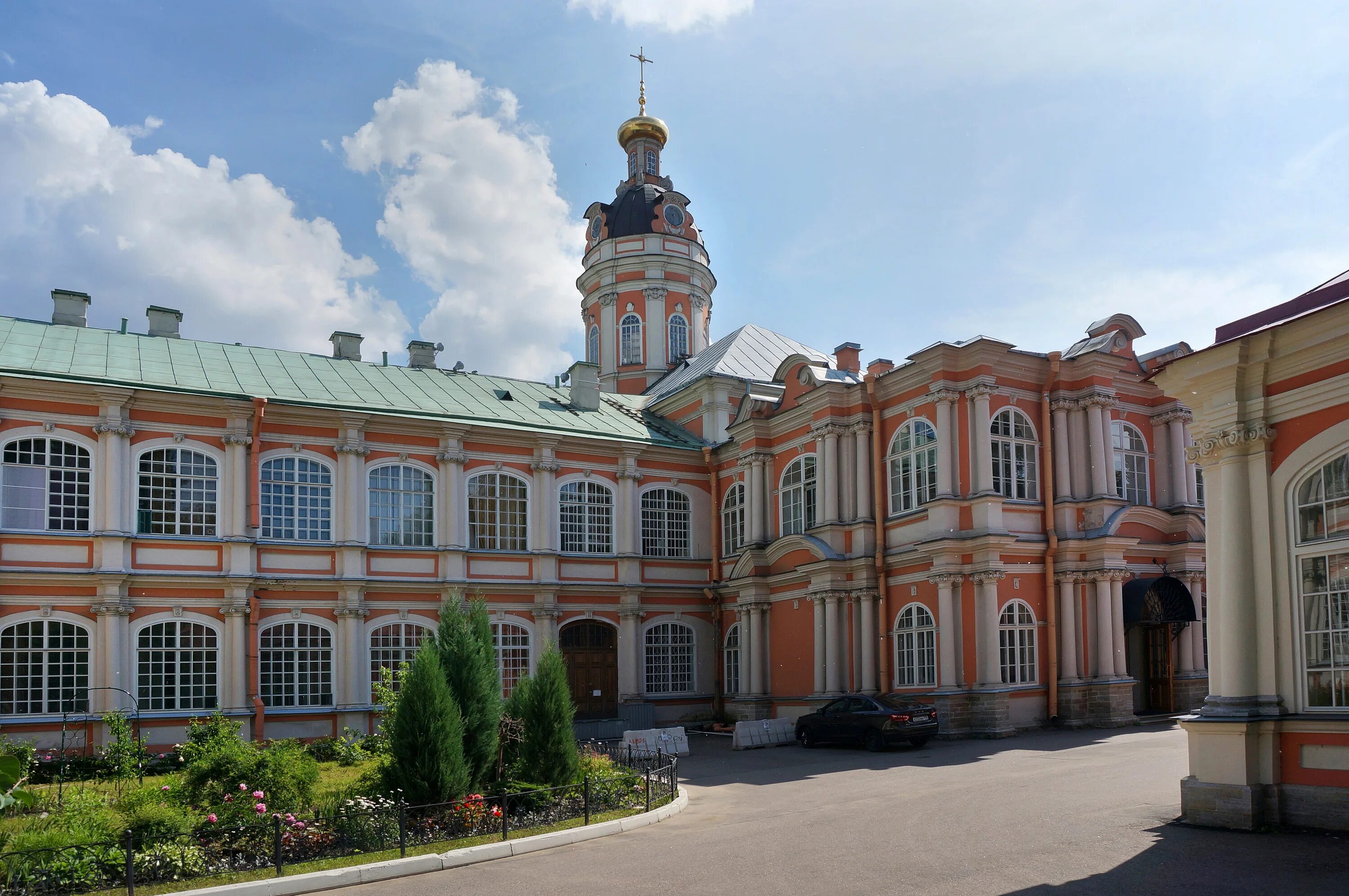 Семинарский корпус александро-невской лавры. Санкт-петербург, наб. Духовской корпус александро-невской лавры. Церковь феодора новгородского александро невской лавры. Церковь феодора новгородского александро невской лавры.