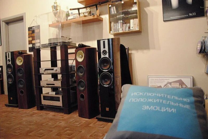 Hi-Fi салон. Хай фай акустика. Hi Fi магазин. Hi Fi дизайн.