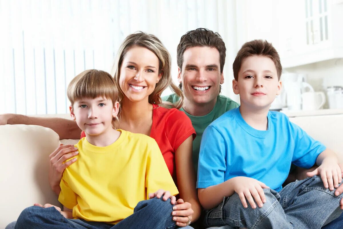 Фотография семьи. Дети с родителями. Ребенок в семье. Семья с двумя мальчиками. User family