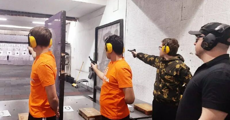 Спортивный стрелковый клуб. Стрелковый тир тогу хабаровск. Стрелковый клуб мип санкт петербург пушкин. Стрельба в тире. Деловая 4 саратов стрелковый тир.