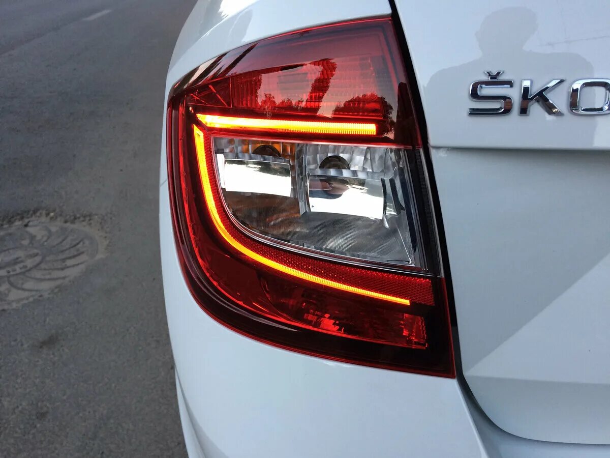 Шкода рапид задние фонари. Задние фонари skoda rapid. Led фонари skoda rapid 2020. Фонарь задний skoda rapid led. Skoda rapid фара задняя.