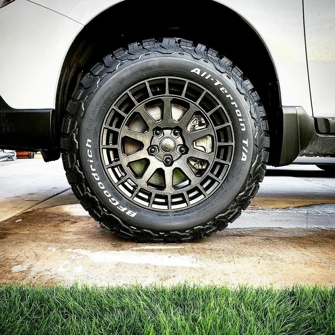 Резина forester. Внедорожная резина на subaru forester. off road wheels subaru forester. субару форестер грязевая резина. субару форестер на внедорожных колесах.