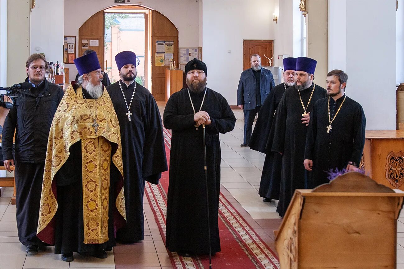 Архиереи Саратовской митрополии совершили соборное богослужение в Покровском соб