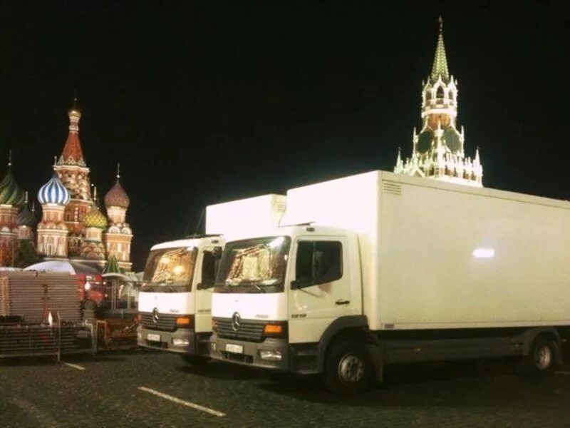 Заказ грузовичков москва. Перевозки Москва. Грузоперевозки Москва. Санкт-Петербург Москва перевозки. Грузовик Москва.