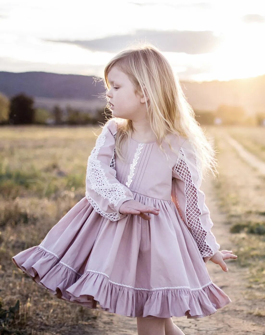 Красивые платья для девочек. Платья для маленьких девушек. Модное детское платье. Стильные платья для девочек. Нарядное платье для малышки.