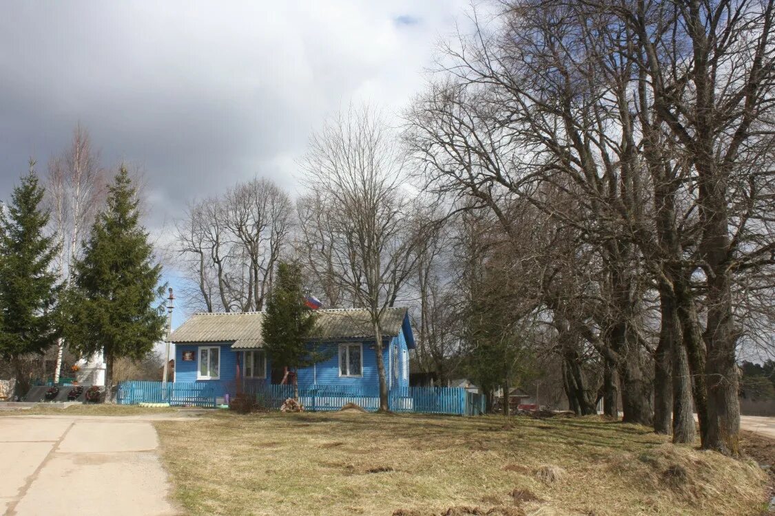 Школа шанский завод калужская область. Село шанский завод. Шанский завод церковь. Село шанский завод. Село шанский завод братская могила.