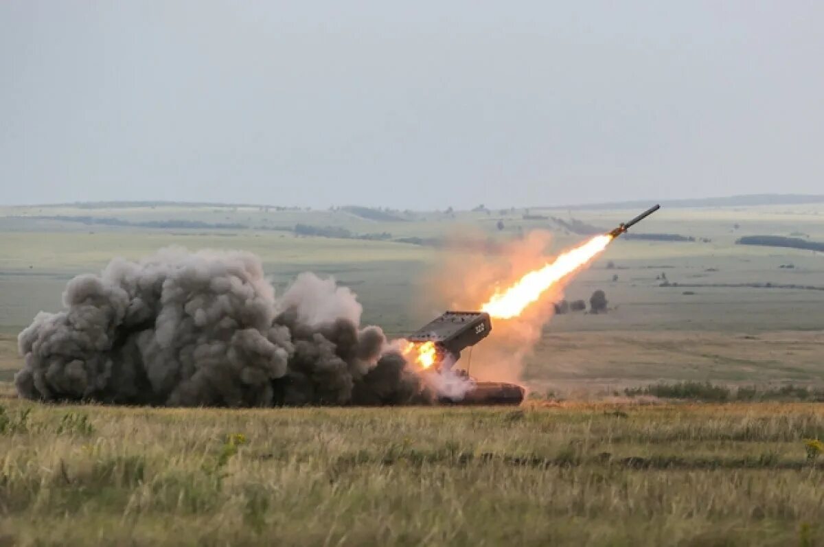 Выстрел удара. ТОС-1а Солнцепек. Солнцепек РХБЗ ТОС-1а. ТОС-1а Солнцепек залп. Термобарический боеприпас ТОС 1а.