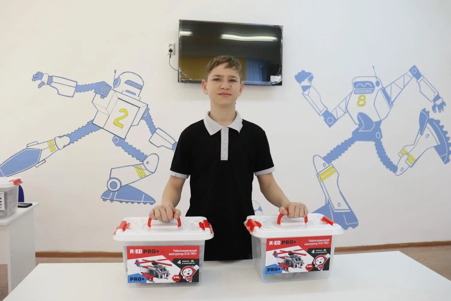 Робототехника оформление. Мастер классы по робототехнике и программированию. Кабинет по робототехнике. Стенды по робототехнике. Робототехника оформление.