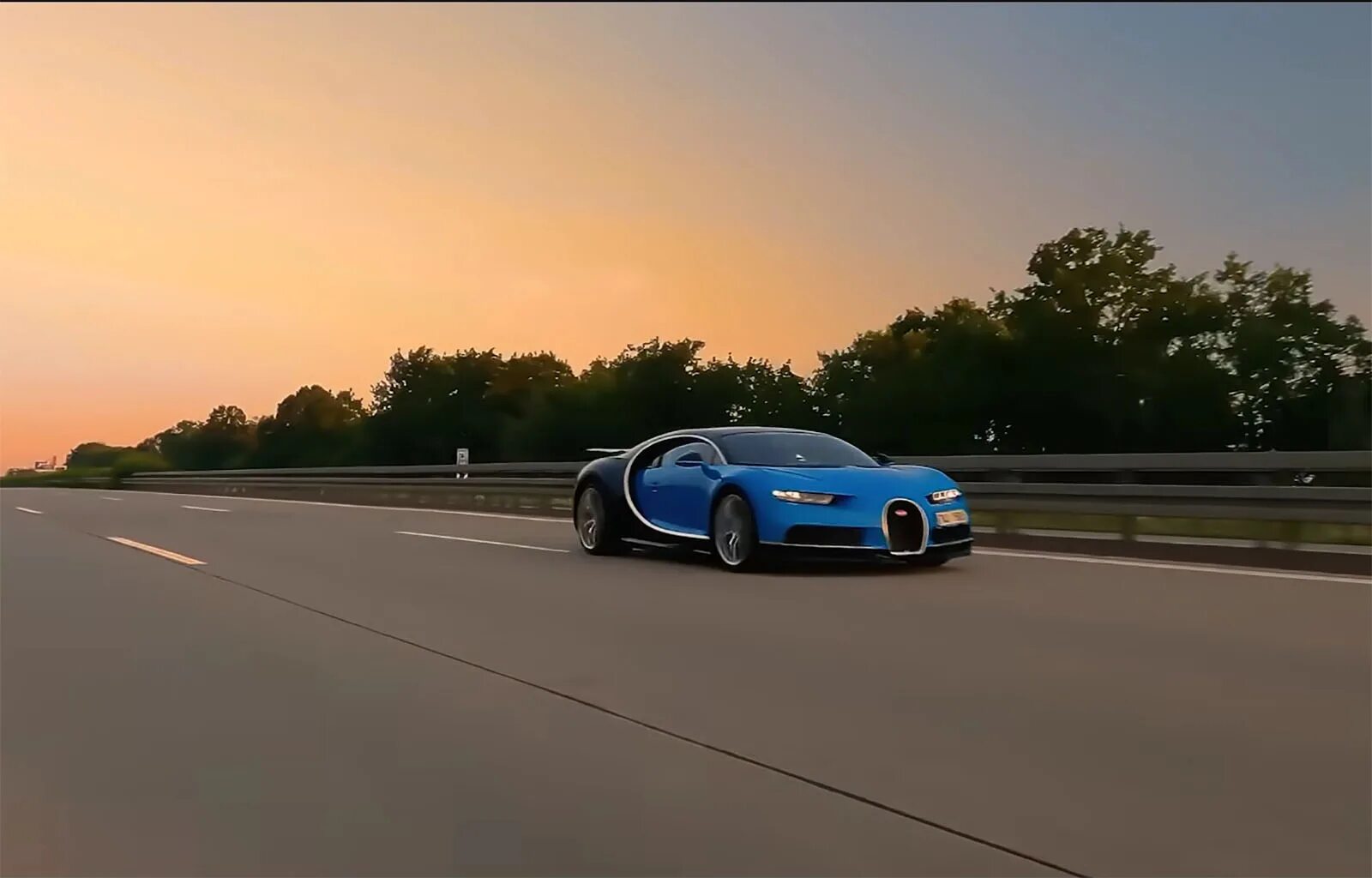 Bugatti chiron скорость. Бугатти ЧИРОН Макс скорость. Bugatti Chiron 400 км/ч. Бугатти 2023. Бугатти рекорд скорости.