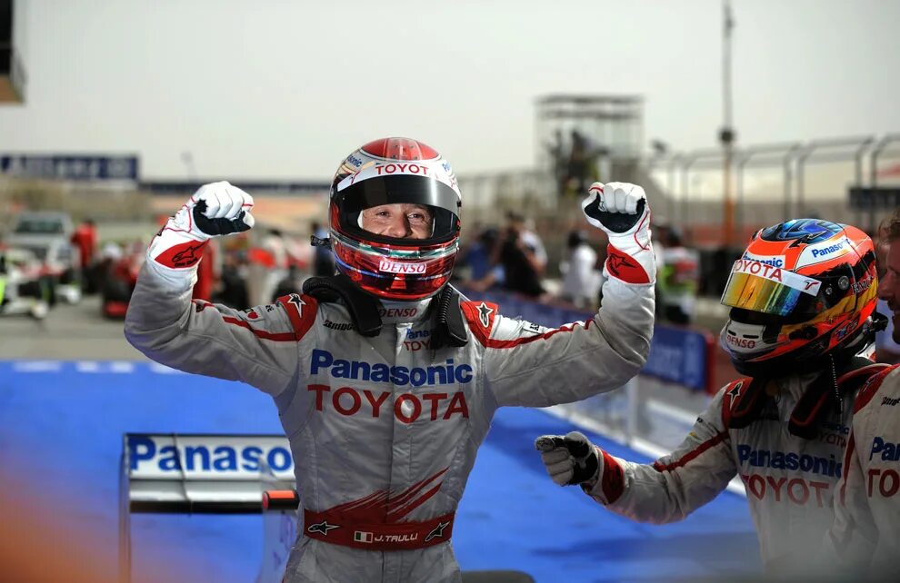 F1 fans. Тойота 2009 формула 1 Трулли. Ярно Трулли Тойота 2009. Jarno Trulli Toyota f1 Racing Team. Jarno Trulli f1 2009 Helmet.