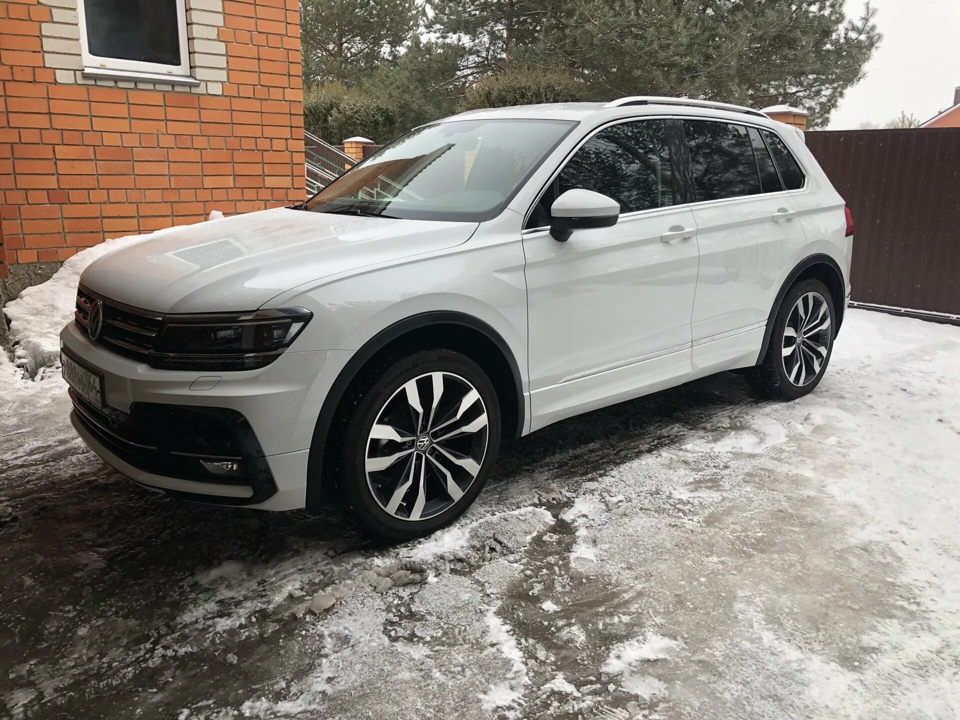 VW Tiguan 2017 r18. R18 Tiguan 2. Volkswagen Tiguan 2 r белый. Volkswagen Tiguan 2 диски r19. Колеса тигуан купить