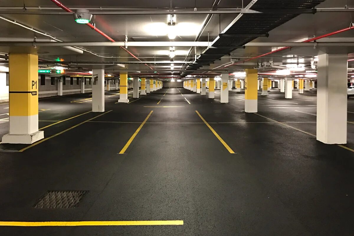 Паркинг что это. Подземная парковка. Подземная автопарковка. Подземная стоянка. Современный подземный паркинг.