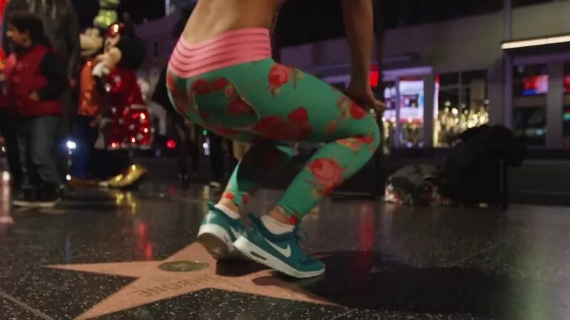 Twerk club. Twerk club. Домашний тверк. Что такое дэнсхолл интернешнл. Тверкинг упражнения.