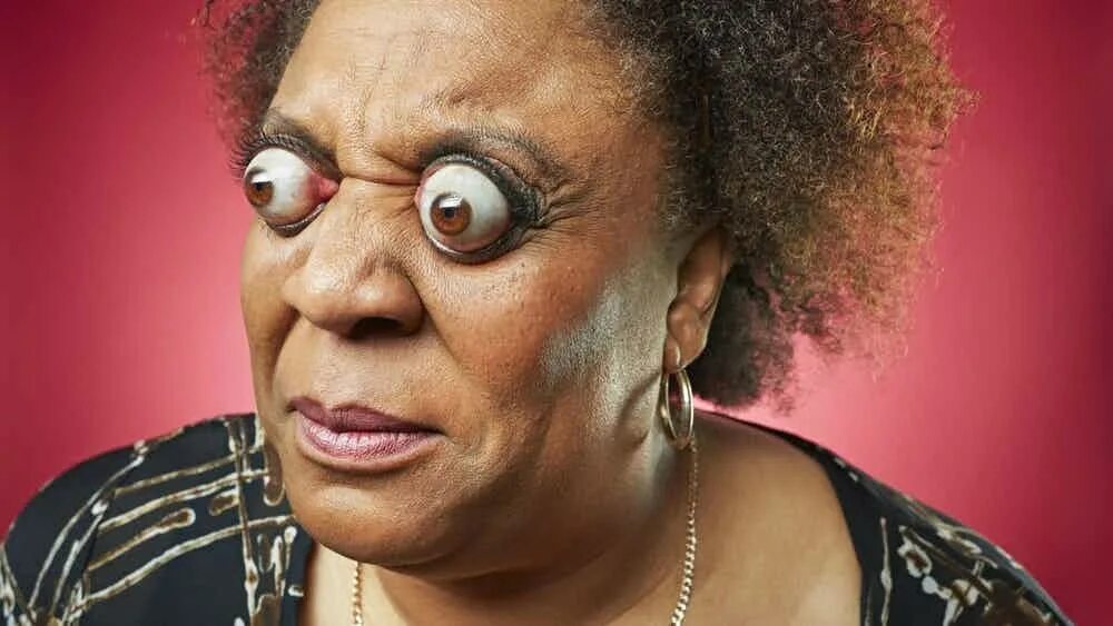 Поедание пончика. Ким гудман- самые большие глаза в мире. Поедание пончика. Филиппинский лемур-долгопят (tarsier). Самый длинный ирокез.