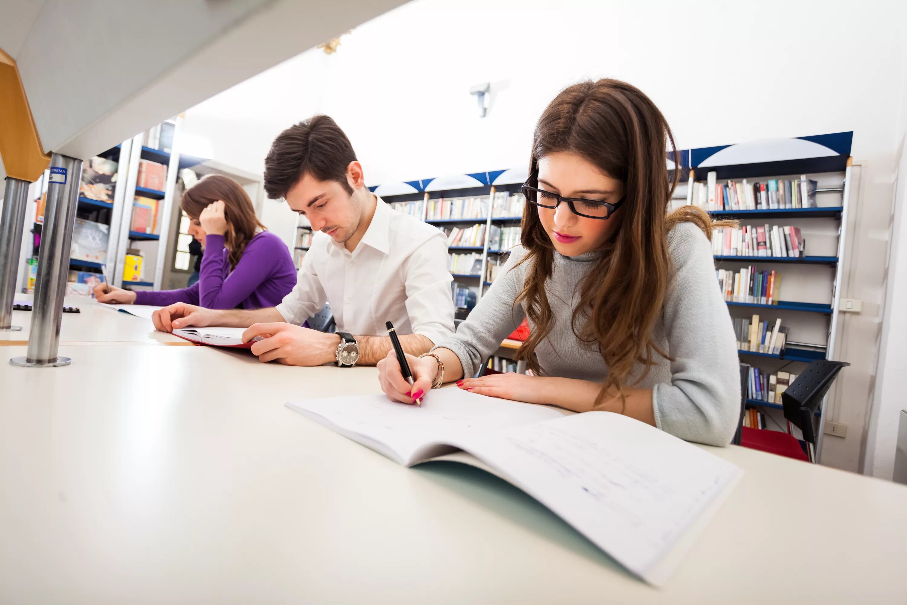 Eklavvya com student. Студенты в библиотеке. Самостоятельная работа студентов. Эффективная работа студента. Организация труда студентов.