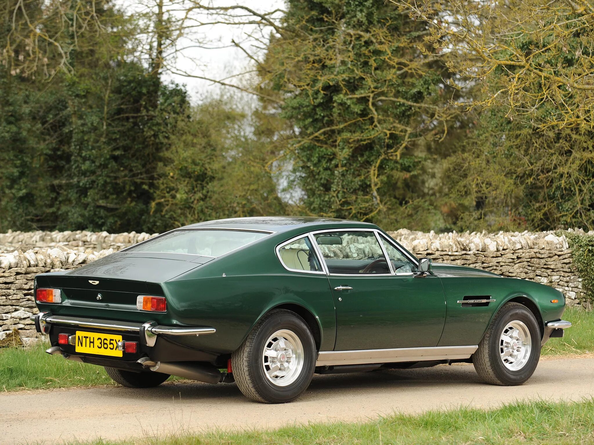 Aston martin v8 vantage. Aston Martin v8 1972. Aston Martin v8. Aston Martin v8 Vantage 1977.