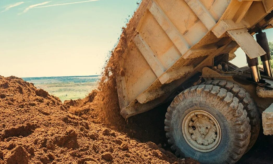 Купить песок в пензе с доставкой. Песок строительный. Перевозка песка. Песок строительный самосвал. Песок карьерный самосвал.