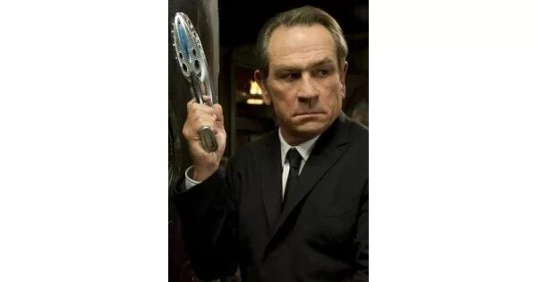 Томми ли джонс люди в черном 1997. Джош бролин в фильме люди в чёрном-3. Актёр цефалопод из люди в черном. Люди в черном 2 космический корабль. Люди в черном 2 2002.