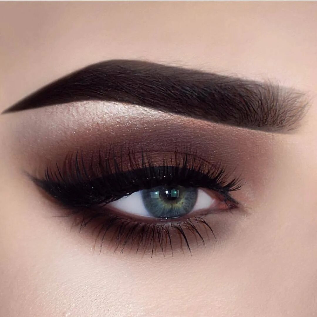 Макияж смоки айс золотой. Макияж нюдовый смоки. Стрелки смоки айс. Макияж стрелки смоки айс. Смоки айс макияж.