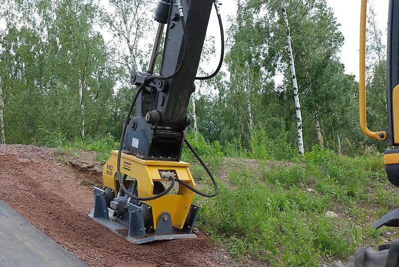 Уплотнитель грунта. Ду-12б грунтоуплотняющая машина. трамбовочная машина ду-12в. машина для трамбовки грунта s90z. трамбовка виброплитой.