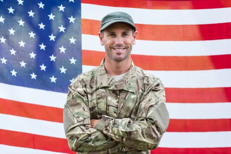 Американ Солджер. Солдат США. Солдаты Америки. Американский солдат на фоне флага.