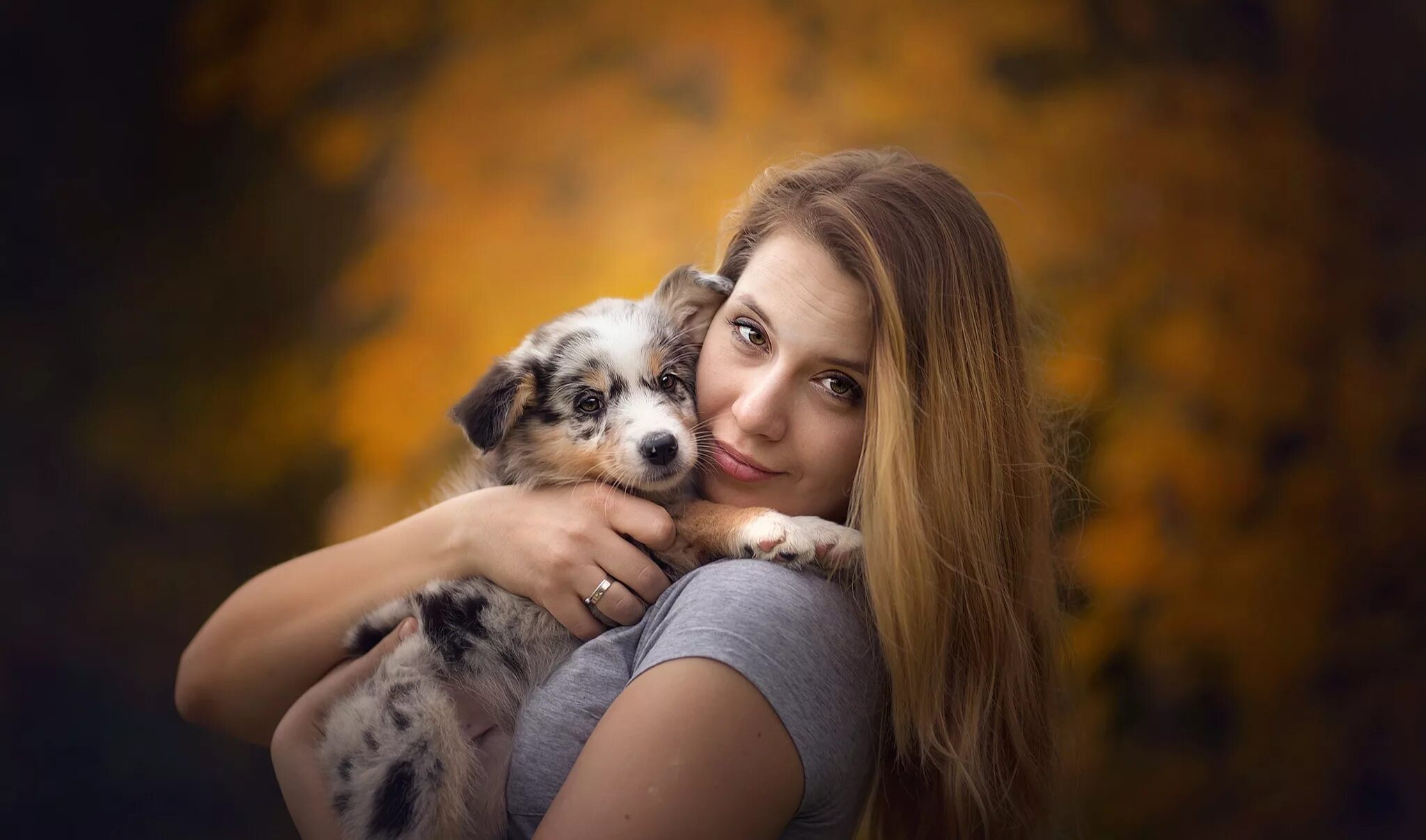 Картинка девушки с собакой. Девушка с собакой. Красивая девушка с собачкой. Фотосессия с собачкой. Фотосессия щенков.