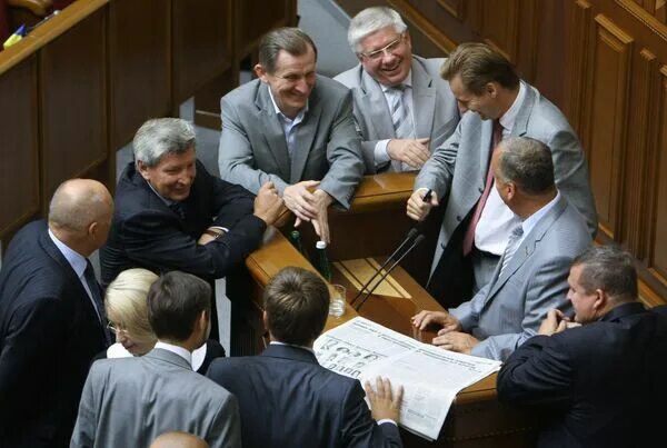 Владимир жириновский лдпр депутаты. Конфликты дебаты. Драка в раде украина. Споры политиков. Споры политиков.