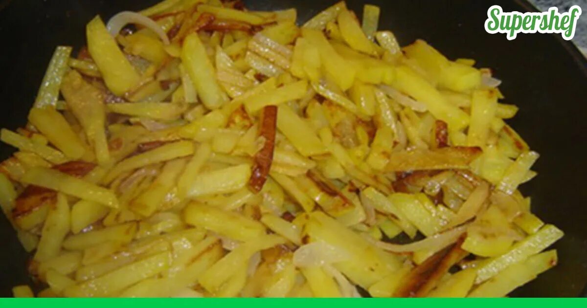 Как жарить картошку с капустой. Пожарить картошку с капустой. Жареная картошка с капустой. Жареная картошка с капустой на сковороде. Жареная картошка с квашеной капустой.