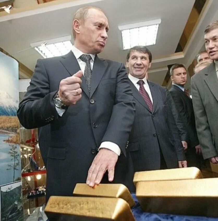 22 тонны золота. Изъятое золото. Чиновник золото. Чиновник золото. Изъятие денег.
