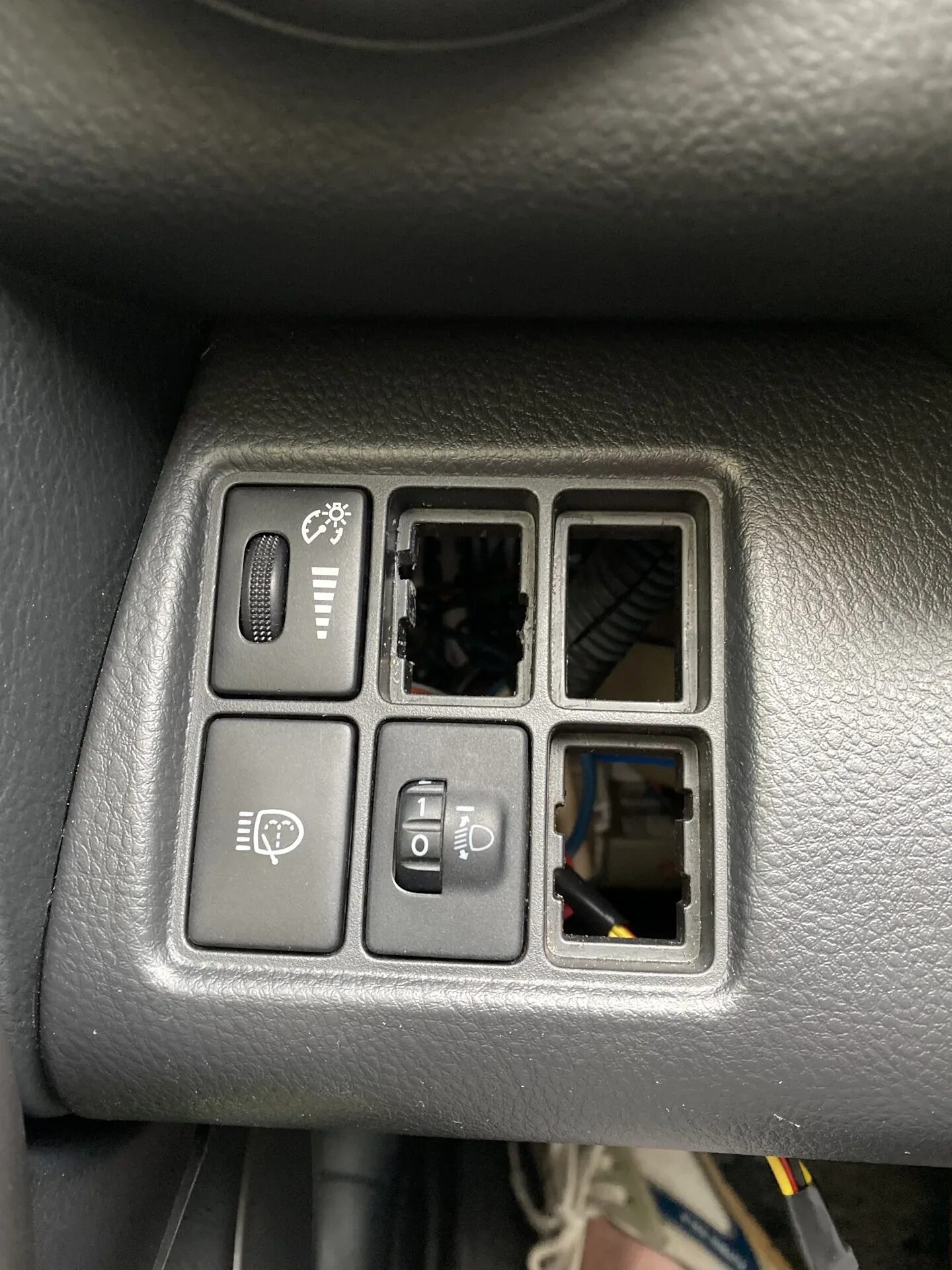 Кнопки rav4. Кнопка vsc toyota rav4. кнопка off toyota rav4. кнопка trc на тойота рав 4. рав 4 кнопка esp.