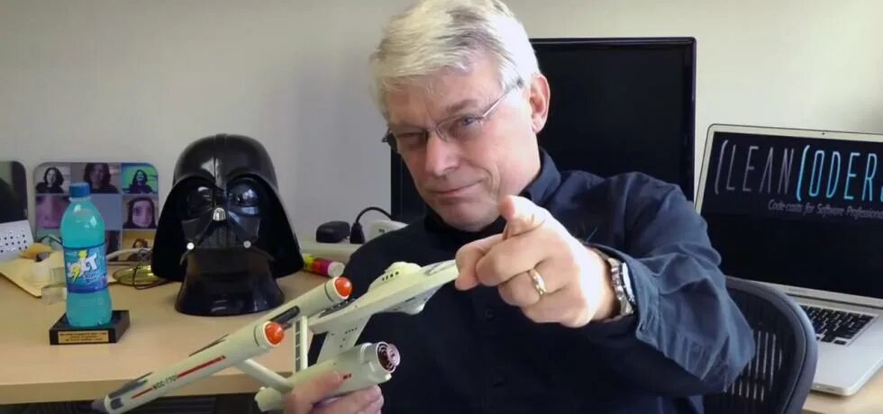 Uncle bob. Дядя боб программирование. Clean code uncle bob. Uncle bob. Роберт мартин.