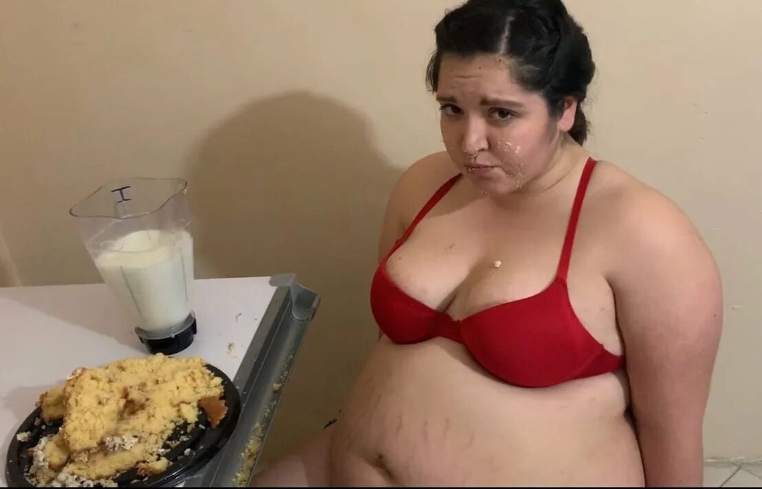 Фидеризм белли стаффинг. Фиди белли стаффинг 2020. Fat girls feed. Фиди katy. Раскармливание моника райли.