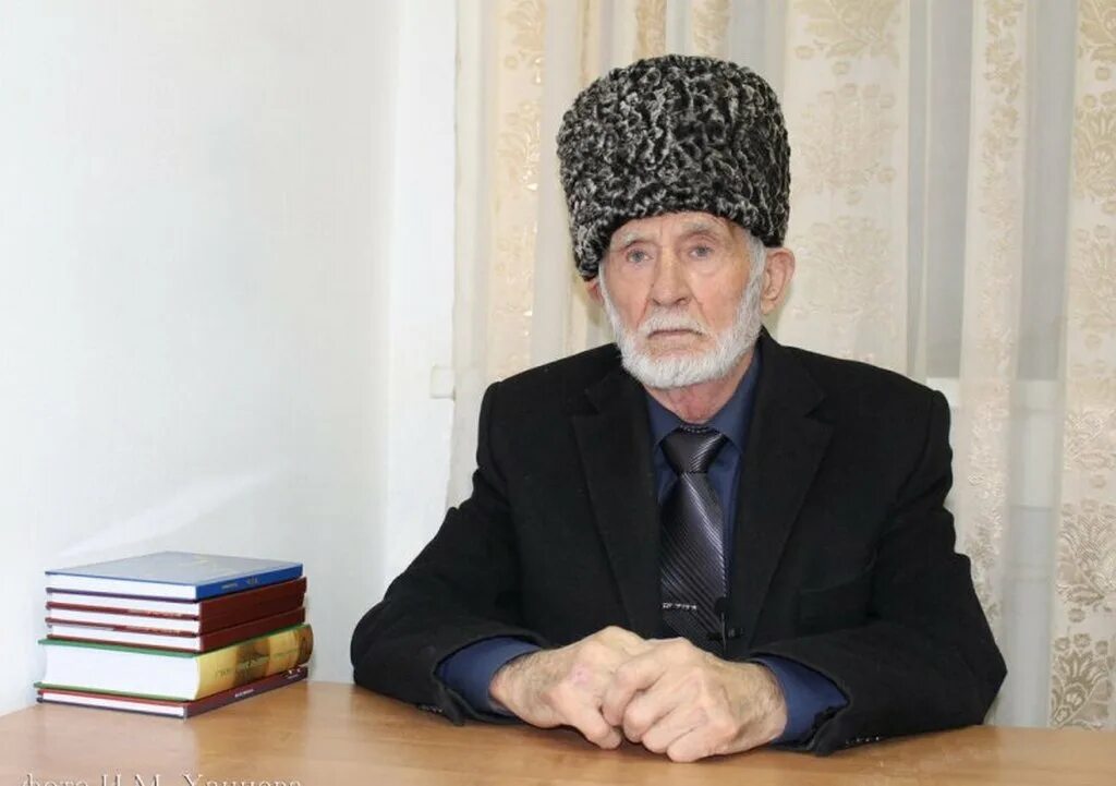 Ингушские авторы. Ингушские писатели зязиков. Тембот дордаганович беков. Тембот беков, ингушский поэт. Портрет идриса базоркина.